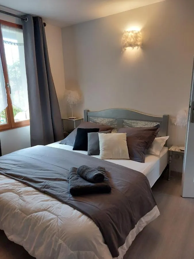 Les Dauphins Apartment Saint-Romain-de-Jalionas