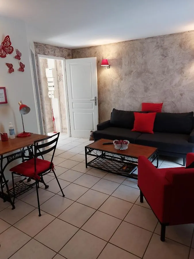 Les Dauphins Apartment Saint-Romain-de-Jalionas